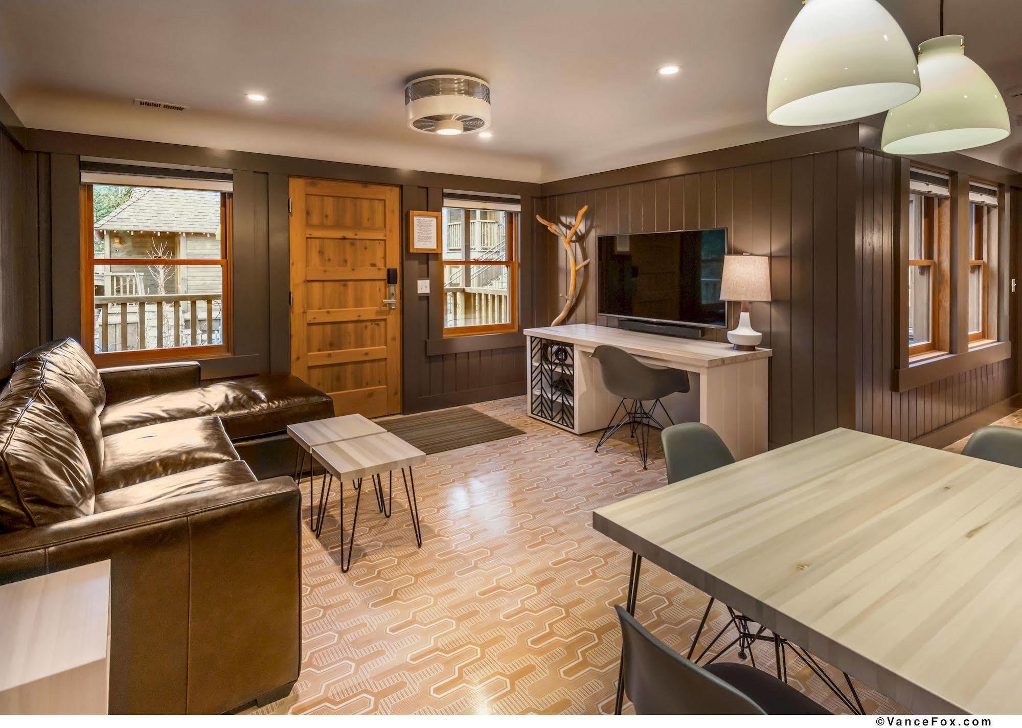 Cedar Crest Cottages 霍姆伍德 外观 照片